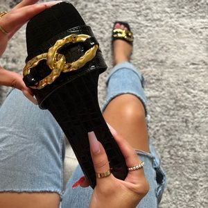 Resorts & Islands Sandals (Black)